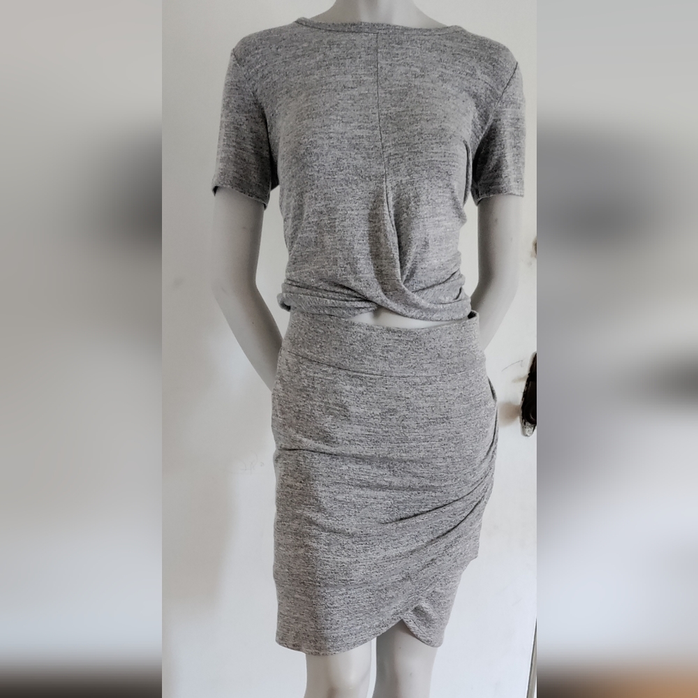 Gap Free knot Top & Ruched fitted skirt